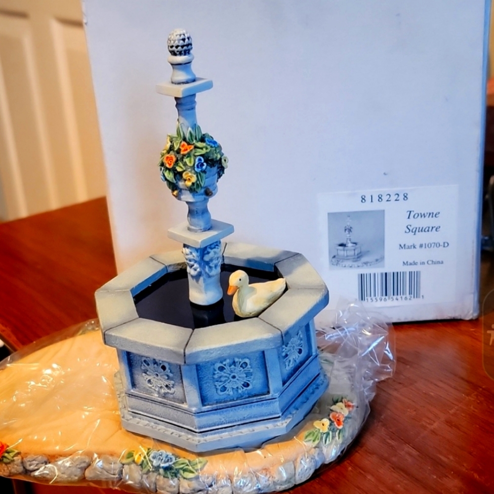 NIB Vintage Goebel Hummel Towne Square Musical Fountain 1070-D Moving Duck